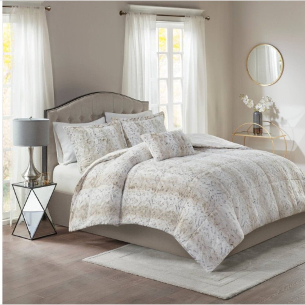 Marselle 4-Piece Snow Leopard Animal Print Faux Fur Polyester Full/Queen Comfort